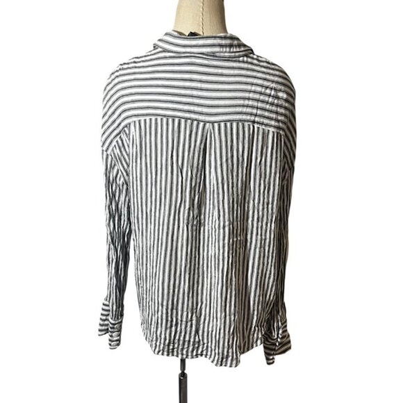 Vici blouse women's L gray white striped loose fit adjustable sleeve button down - Picture 10 of 10